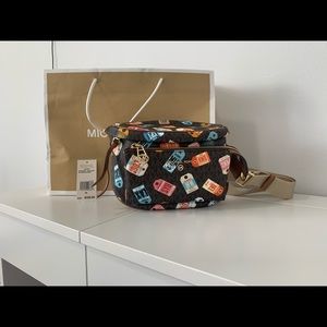 Origianl Michael Kors salter sling pack